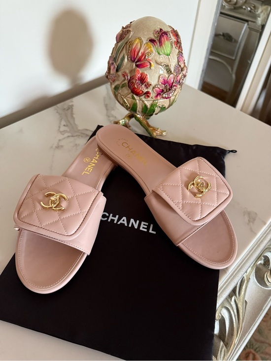 CHANEL Shoes - CHANEL Pink Quilted Leather Slide Sandals with Gold CC. NWOB.